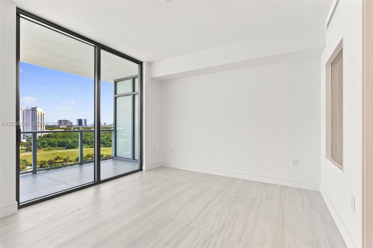 2411 Laguna Circle, Unit 1107, North Miami, FL 33181 Photo