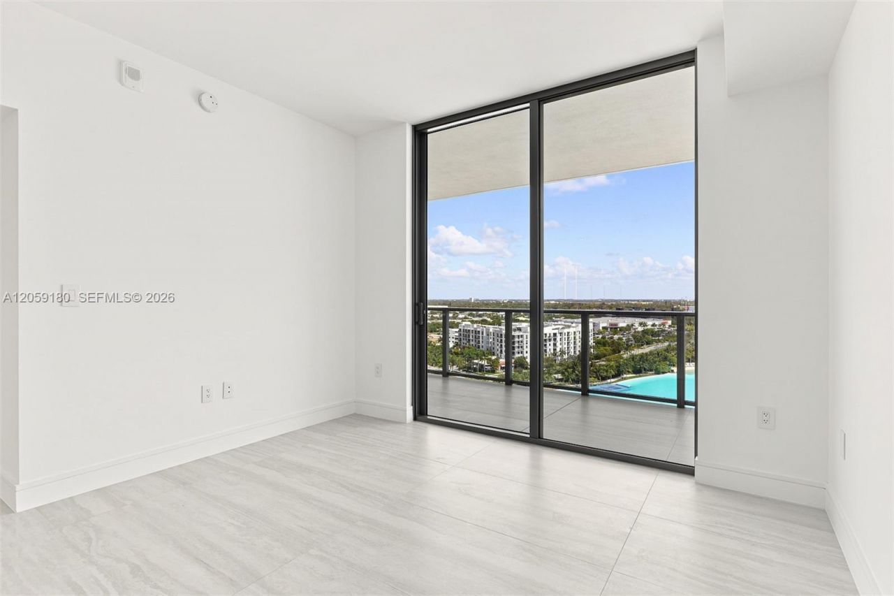 2411 Laguna Circle, Unit 1107, North Miami, FL 33181 Photo