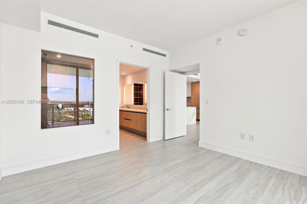 2411 Laguna Circle, Unit 1107, North Miami, FL 33181 Photo