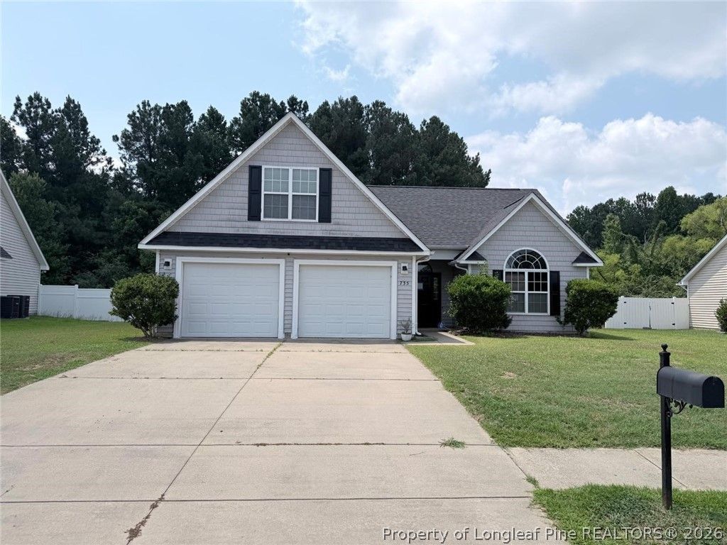 735 Fairfield Circle, Raeford, NC 28376 Main Photo