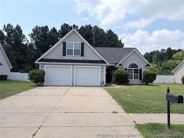 735 Fairfield Circle, Raeford, NC 28376