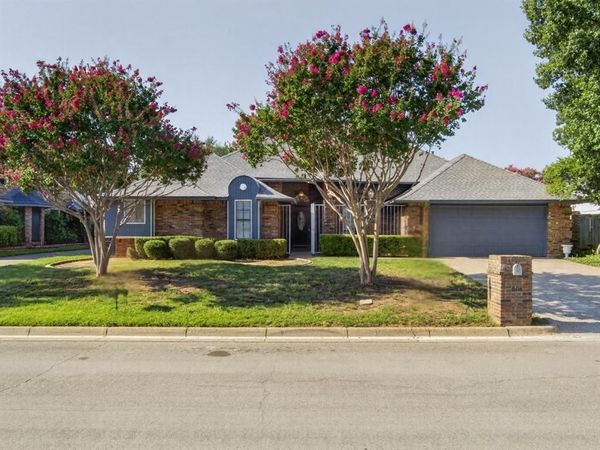 604 Gunnison Drive, Arlington, TX 76006