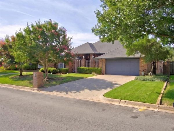 604 Gunnison Drive, Arlington, TX 76006