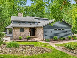 2402 Woodlawn Drive NW Dover, OH 44622