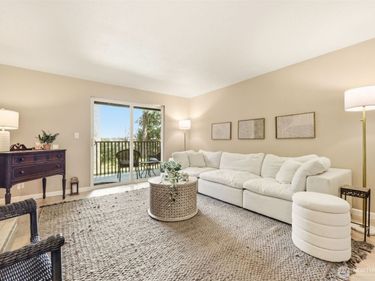 22105 66th Avenue W, Unit 1C, Mountlake Terrace, WA 98043
