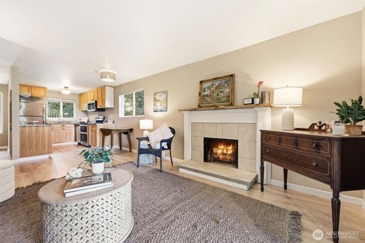 22105 66th Avenue W, Unit 1C, Mountlake Terrace, WA 98043