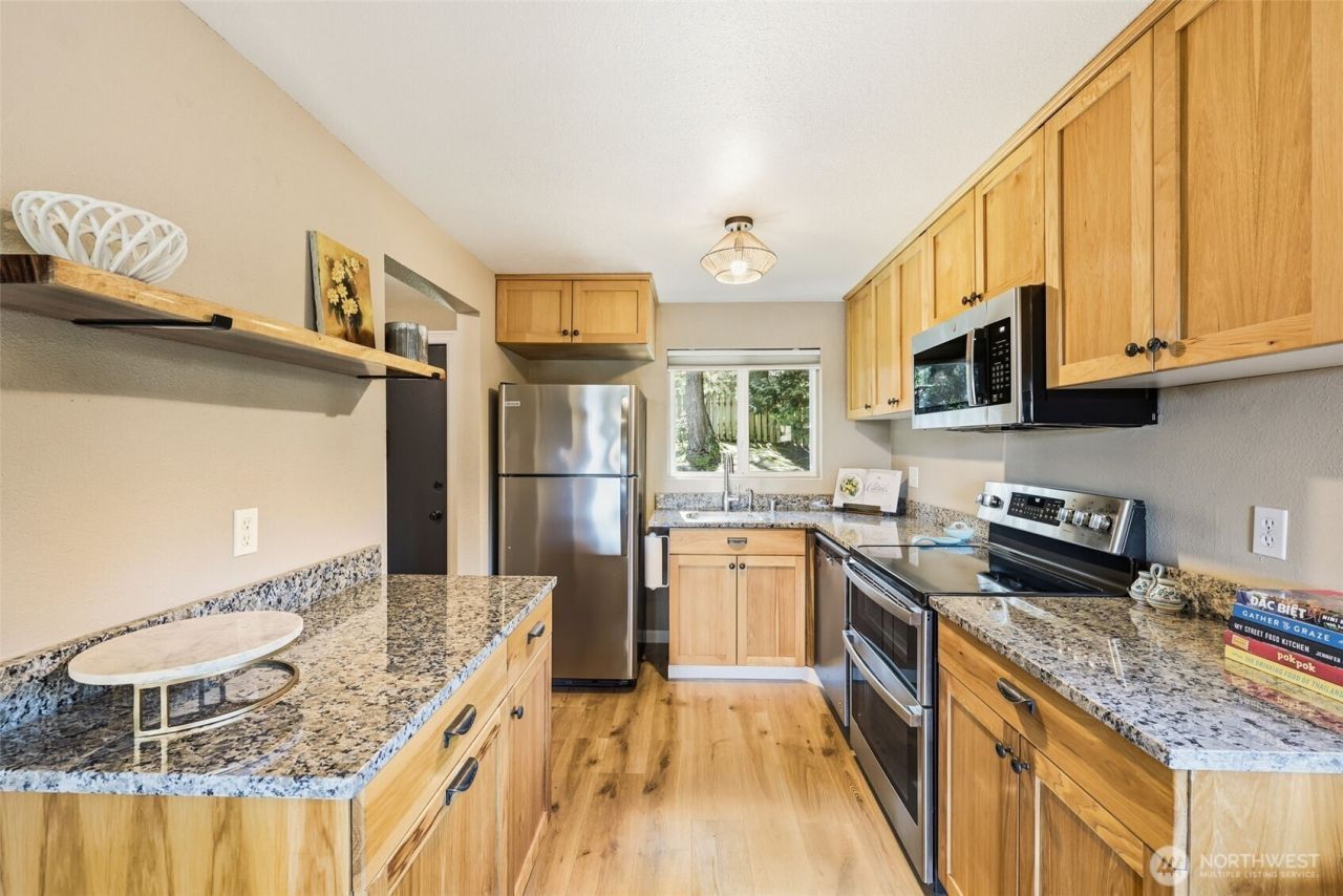 22105 66th Avenue W, Unit 1C, Mountlake Terrace, WA 98043