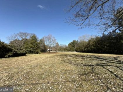327 SHARON ROAD Robbinsville, NJ 08691