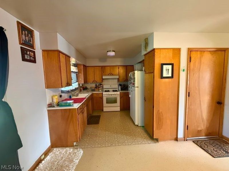 3330-3332 Elmwood Street, Cuyahoga Falls, OH 44221 Photo 4
