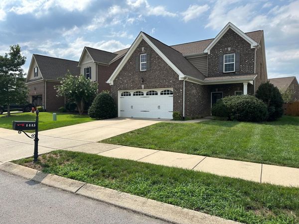 1445 Woodside Dr, Lebanon, TN 37087