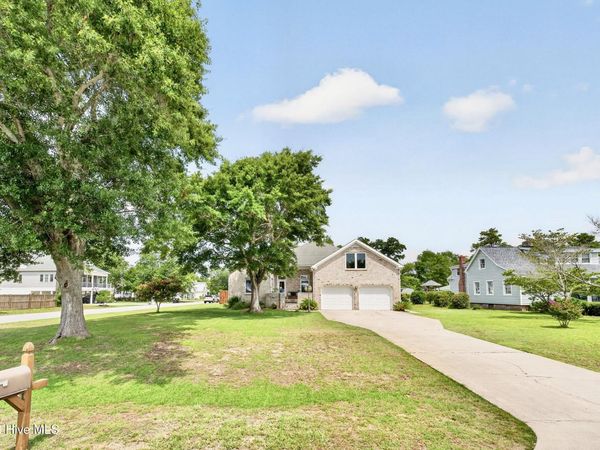 103 Inlet Court, Hampstead, NC 28443