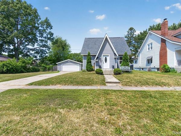 1393 Friel Street , Burton, MI 48529