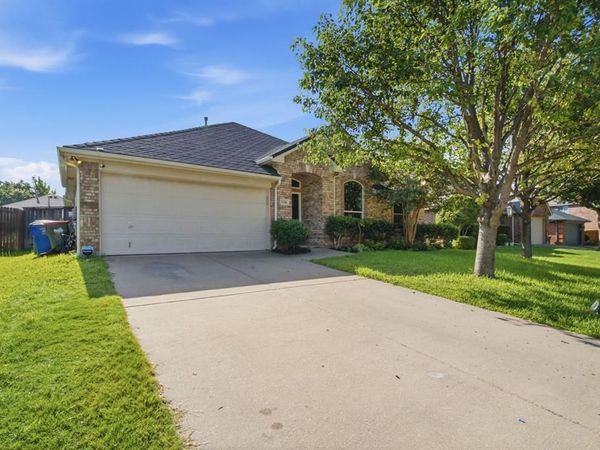 2606 Dogwood Trail , Mansfield, TX 76063