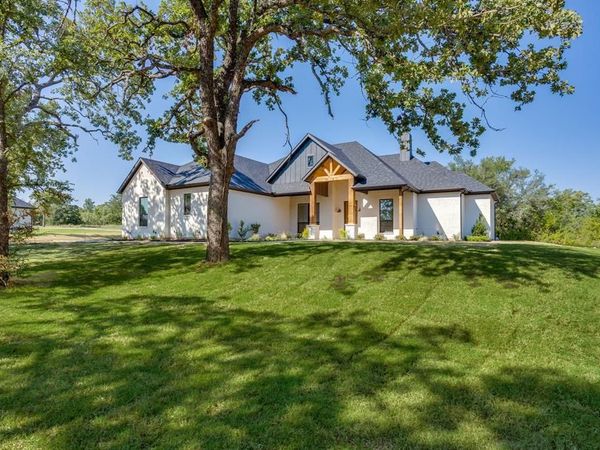 173 Oak Grove Way , Springtown, TX 76082