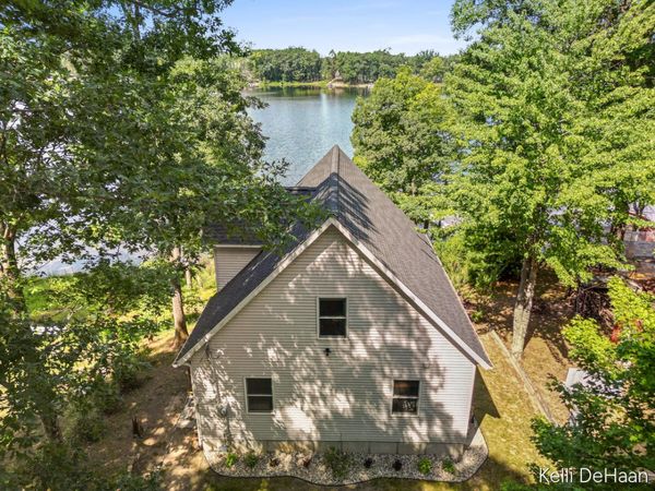 12045 N Lake Avenue, Bitely, MI 49309