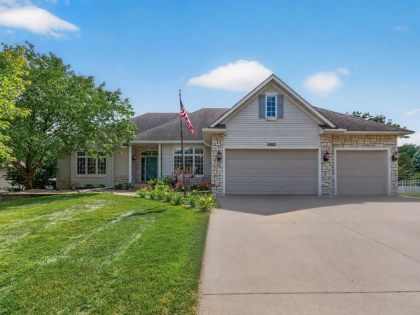 11312 Kenworth Lane, Lakeville, MN 55044