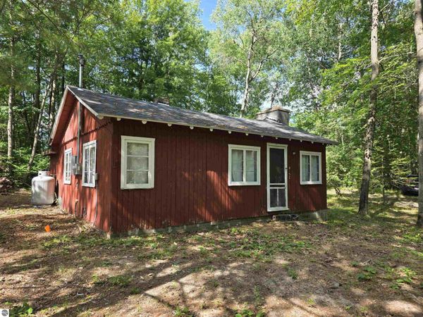 8152 Beech Street, Hale, MI 48739