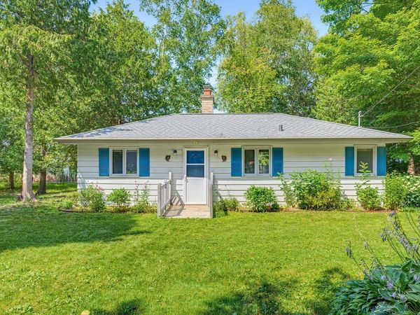 322 Lakeside DRIVE, Fredonia, WI 53021