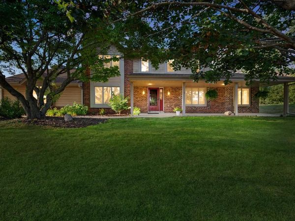 S67W23715 Fernwood COURT, Waukesha, WI 53189