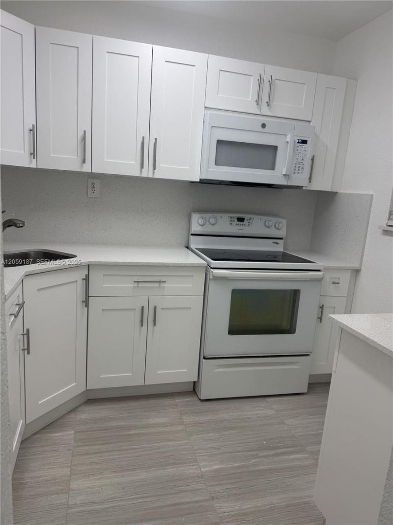 17255 SW 95th Ave , Unit 211, Palmetto Bay, FL 33157 Photo
