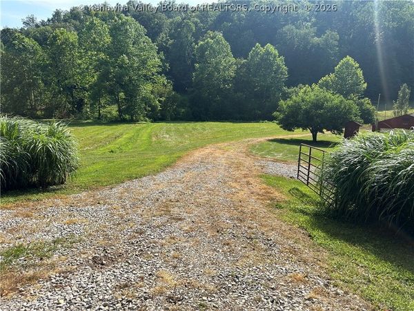 5485 Frogs Creek Road, Charleston, WV 25312