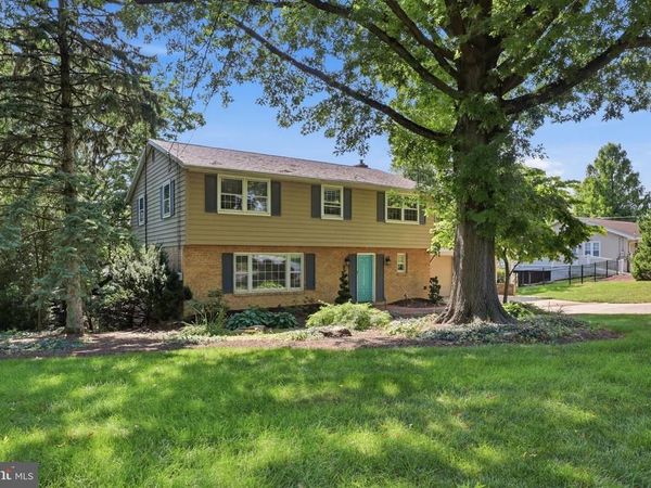 2031 HOLLYWOOD PARKWAY, YORK, PA 17403