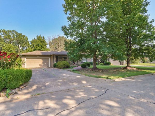 2444 S Mccann Avenue , Springfield, MO 65804