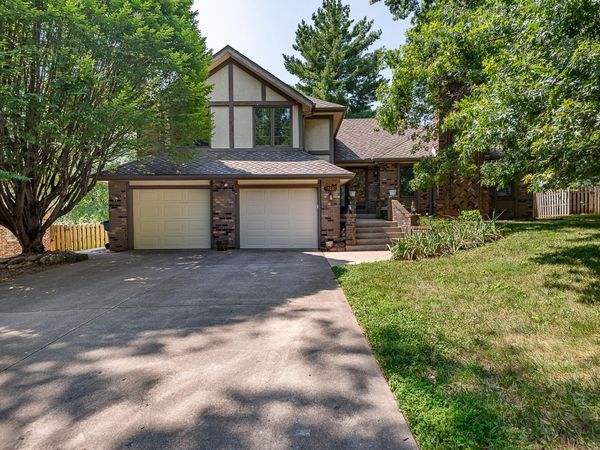 760 W Sherwood Drive , Springfield, MO 65810