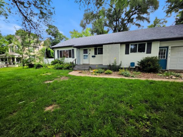 713 E Locust Street , Bolivar, MO 65613
