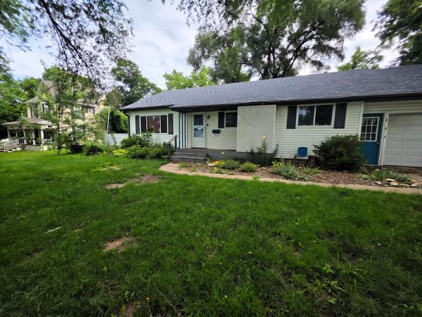 713 E Locust Street , Bolivar, MO 65613