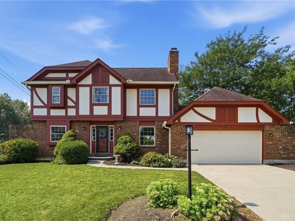 1802 Lord Fitzwalter Drive, Miamisburg, OH 45342