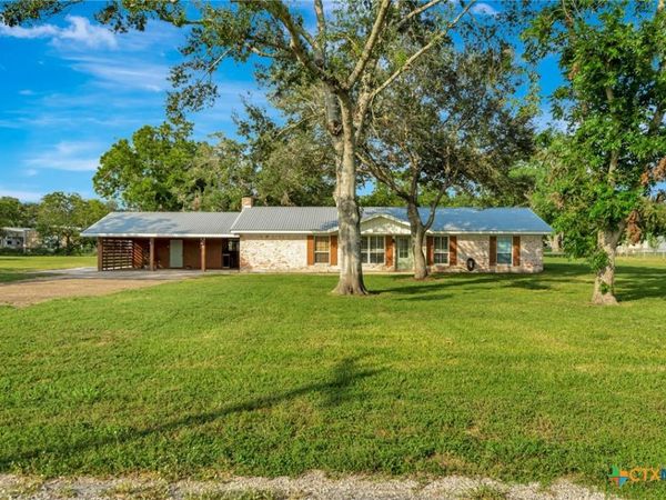1103 Old Bloomington Road , Victoria, TX 77905