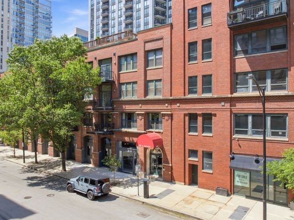 420 W Ontario Street, Unit 304, Chicago, IL 60654