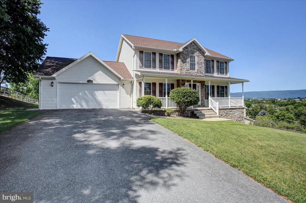 1724 BELL AVENUE , CHAMBERSBURG, PA 17202