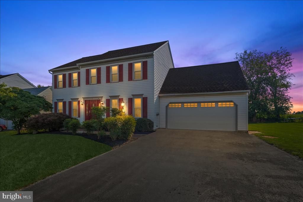 41 APRICOT AVENUE , LEOLA, PA 17540