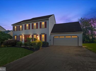 41 APRICOT AVENUE, LEOLA, PA 17540