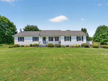 7589 Creamery Road , Bergen, NY 14416