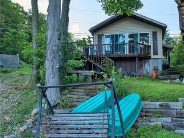 1986 W Shore Rd, Bath, NY 14810