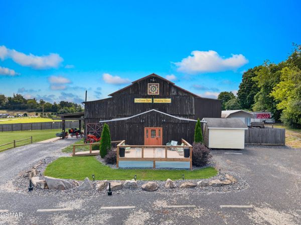 1686 Highway 139, Dandridge, TN 37725