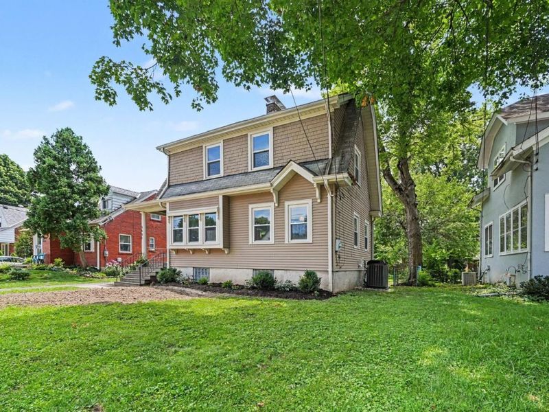 3801 S Berkley Circle, Silverton, OH 45236 Photo 3