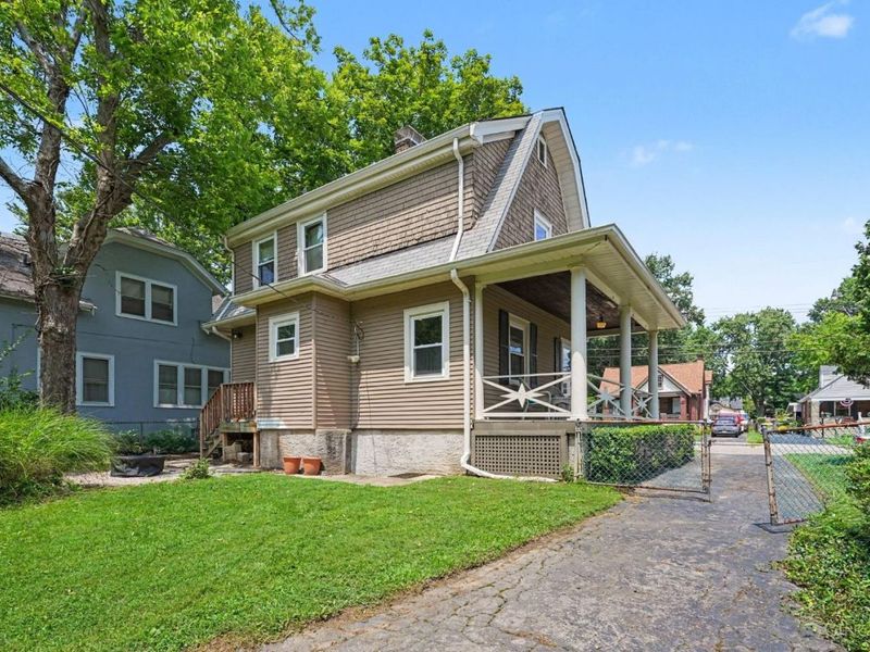 3801 S Berkley Circle, Silverton, OH 45236 Photo 4