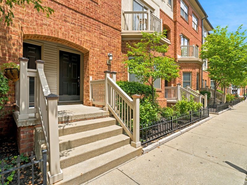 22 W Russell Street, Columbus, OH 43215 Photo 1