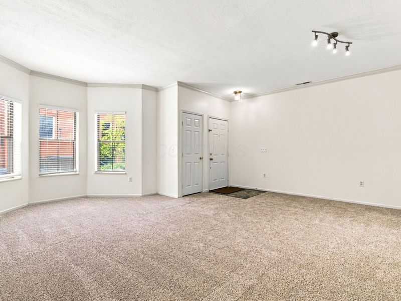 22 W Russell Street, Columbus, OH 43215 Photo 8