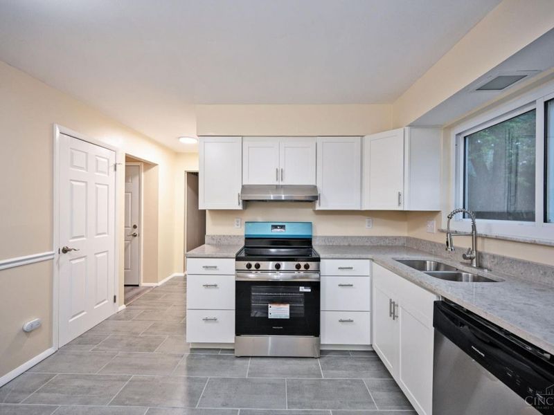 9133 Fontainebleau Terrace, Cincinnati, OH 45231 Photo 15