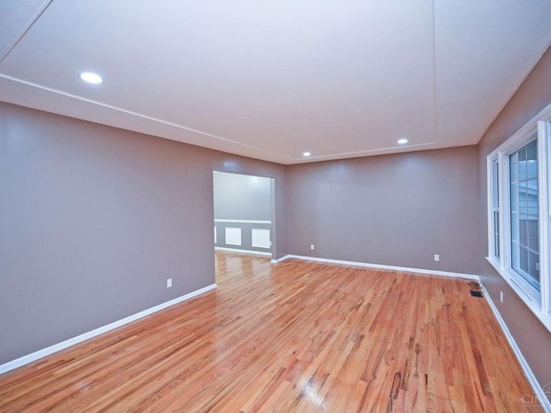 9133 Fontainebleau Terrace, Cincinnati, OH 45231 Photo 9