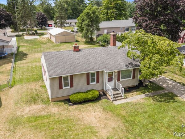 3901 Suburban Shores Drive NE, Grand Rapids, MI 49525