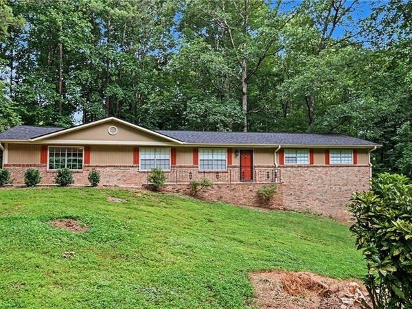2216 Chestnut Log Drive , Lithia Springs, GA 30122