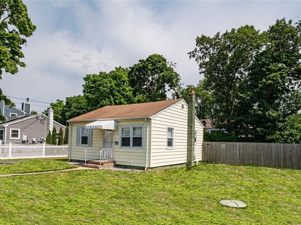123 Cherubina Lane , North Babylon, NY 11703