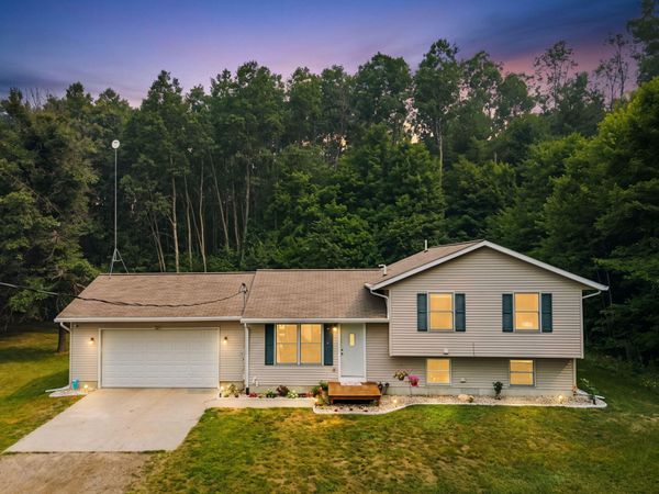 7485 E Tucker Lake Lane, Newaygo, MI 49337