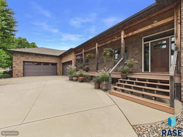 3444 S Harmony Dr, Sioux Falls, SD 57110